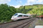 ICE 4684 auf dem Weg nach Stuttgart in Eberbach bei der Durchfahrt.