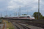 ICE 4 5812 058-6 fährt am 26.09.2022 beim badischen Bahnhof ein.