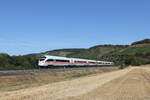 411 074  Hansestadt Warburg  auf den Weg nach Würzburg am 7. August 2022 bei Himmelstadt am Main.