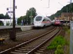 Ein ICE-T nach Dresden Hbf und eine Br 101 mit einem IC nach 
Dsseldorf Flgh. im Bahnhof Altenbeken.