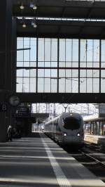 411 062  Vaihingen an der Enz  wird als ICE 1504 nach Berlin-Gesundbrunnen in Mnchen Hbf bereitgestellt.(18.5.2013)