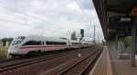 411 056-5  Waren (Müritz)  kam am 30.08.2014 mit dem ICE 1545 aus Frankfurt(Main) Hbf nach Dresden Hbf gefahren Nachdem der Zug in Dresden sein Endbahnhof erreicht hat fährt er jetzt als Leerzug zur Abstellanlage nach Dresden-Reick. Fotografiert von der gleichnamigen S-Bahn Station.