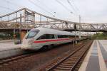 Der Tz 1111 „Hansestadt Wismar“ fährt am 28.09.2014 in die Hansestadt Stralsund.
Der ICE 1606 aus München verlässt den Bahnhof Berlin Gesundbrunnen.
