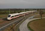 411 030 als ICE 1651 (Wiesbaden Hbf–Dresden Hbf) am 19.04.2012 zwischen Leckwitz und Kottewitz