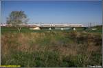 ICE 1741 nach dresden befhrt die Elbe-Flutbrcke bei Rderau-Bobersen am 24.04.08.