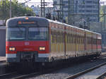 Die S1 (420 943-3) warten im Bahnhof Essen-Steele Ost auf die Weiterfahrt in Richtung Dortmund.