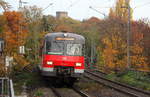 DB Regio 420 422-8 kommt mit einer Sonderfahrt aus Richtung Aachen-West und fährt durch Aachen-Schanz in Aachen-Hbf.
Aufgenommen vom Bahnsteig von Aachen-Schanz. 
Am Morgen vom 6.11.2018.