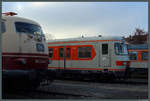 In der kieselgrau-orangen Citybahn-Lackierung steht 420 001 neben 103 224-2 und 614 005-7 auf dem Außengelände des Verkehrsmuseums Nürnberg. (02.02.2019)