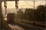 Unter Signalen -    Ein S-Bahnzug der Baureihe 420 auf der Linie S2 auf der Rampe zwischen Bad Cannstatt und Fellbach kurz vor der Station Sommerrain.