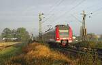 Bei Neuss-Norf ist 423 252-6 am Morgen des 23.10.2021 als S 11 vom Düsseldorfer Flughafen nach Bergisch-Gladbach unterwegs