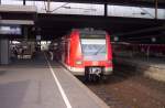 423 753(253) auf der S11 nach Bergisch Gladbach steht bei Lokfhrerwechsel in Dsseldorf Hbf.