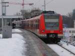 DB S-Bahn Rhein-Main 423 395-3 als S 35438 (S4) von Langen (Hessen) nach Kronberg (Taunus), in Frankfurt (M) West; 22.12.2010