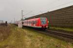 Ein S11 nach Düsseldorf Flughafenterminal nähert sich der S-Bahnstation Allerheiligen am Sonntag den 6.3.2016