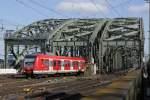 423 257 als S11 an der Hohenzollernbrücke in Köln, am 13.03.2016.