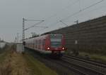 Da kommt der 423 796-2 an der Spitze einer S11 in Allerheiligen an den Bahnsteig gefahren auf dem Weg nach Düsseldorf Flughafen Terminal.