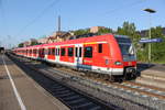 Am 07.08.2015 steht eine Doppeltraktion BR 423 der S-Bahn Stuttgart als S4 nach Schwabstraße im Bahnhof Kornwestheim.