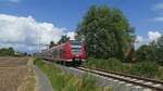 424 517 der S-Bahn Hannover als S1 nach Minden (Westf.) kurz hinter der Ausfahrt aus dem Bahnhof Kirchdorf.