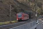 Im Bogen nach dem Tunnel in Neckarsteinach ist der 425 736-6 als S2 nach Mosbach Baden vor meine Linse geraten.