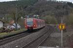 Anfahrt des 425 730 in Neckargerach.