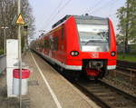 Die Rhein Niers Bahn (RB33) kommt die Kohlscheider-Rampe hoch aus Duisburg-Hbf/Heinsberg-Rheinland) nach Aachen-Hbf und hält in Kohlscheid und fährt in Richtung