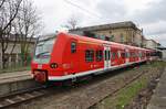 425 012-2 fährt am 7.4.2017 als S1 von Wittenberge nach Schönebeck-Bad Salzelmen in den Magdeburger Hauptbahnhof ein.