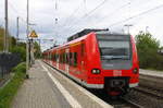 Die Rhein Niers Bahn (RB33) kommt aus Duisburg-Hbf nach Aachen-Hbf und kommt aus Richtung Mönchengladbach-Hbf,Rheydt-Hbf,Wickrath,Beckrath,Herrath und hält in Erkelenz und fährt dann