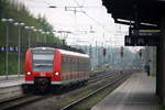 Die Rhein Niers Bahn RB33 aus Aachen-Hbf nach Duisburg-Hbf  und kommt aus Richtung