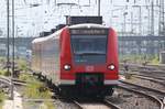 Am 05.06.2017 hat 425 207  Ludwigsafan am Rhein  Einfahrt in Mannheim Hauptbahnhof als S2 nach Kaiserslautern.