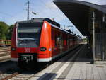 Am 13.05.2017 wartet 425 146 mit 426 032 in Treuchtlingen auf Gleis 7 um als RB 58112 nach Würzburg Hbf zu fahren.