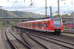 Am 25.10.2017 verlässt eine Doppeltraktion BR 425 der S-Bahn RheinNeckar den Hauptbahnhof Heidelberg als S1 nach Osterburken.