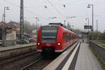 Am 26.10.2017 durchfährt 425 063 als RE nach Heidelberg den Bahnhof Zwingenberg.