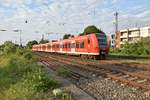 425 580-8 als RB33 nach Aachen Hbf verlässt Rheydt Hbf nach Wickrath am Abend des 11.5.2018