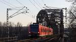 Ein 425 überquert mit einem Lichtgruß die Deutschherrnbrücke. Er ist unterwegs als RB58 nach Aschaffenburg und wird in Kürze Frankfurt Ost erreichen. Aufgenommen am 24.2.2018 17:09