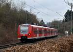 Als S2 nach Kaiserslautern ist hier der 425 517-0 in Neckargerach bei der Anfahrt an den Bahnsteig Gleis 2 zu sehen.