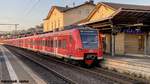 Die RB33 steht als Vollzug im Herzogenrather Bahnhof setzt in Kürze die Fahrt nach Essen HBf beziehungsweise Heinsberg fort. 