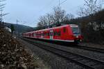 Einfahrt in Neckargerach hat der im Nachschuß zusehende 425 015-5 der als S2 gen Kaiserslautern Hbf fahrend ist. 15.1.2022