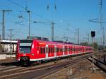 425 124 + 425 ??? fahren als RB 18617 in den Karlsruher Hauptbahnhof ein.