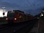 425 033-8 mit RE11323 nach Koblenz steht am 5.11.09 im Bahnhof Vallendar zur Abfahrt bereit.
