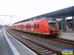425 007 steht als RB 36819 am 11.01.2006 im Bahnhof Wittenberge, um in wenigen Minuten nach Magdeburg zu fahren.