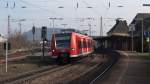 425 136 bei der Ausfahrt aus dem Hauptbahnhof Saarlouis.