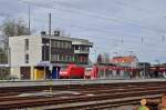 Ansicht vom Bahnhof Neckarelz, von der gegenberliegenden Seite. An Gleis 1 steht die 146 211-8 und an Gleis 2 ist der 425 716-8 zusehen. 13.4.2013