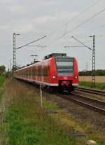 Aus Richtung Krefeld-Forstwald kommend ist diese RE 11 nach Mnchengladbach vor dem Bahnhof Anrath abgelichtet.