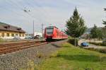 Hier befindet sich der Triebwagen der gerade den Haltepunkt Mosbach West verlassen hat auf dem Planum des ehemaligen Bahnhofs Mosbach, bevor er in wenigen Augenblicken den HP Mosbach Baden