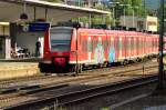 Ein RE8 Zug steht in Koblenz am Bahnsteig und wartet auf seine Abfahrtserlaubnis nach Mönchengladbach am Sonntag den 15.6.2014