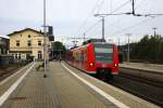 Die Rhein Niers Bahn (RB33) aus Aachen-Hbf-Heinsberg-Rheinand-Duisburg-Hbf  und kommt aus Richtung Aachen-Hbf,Aachen-Schanz,Aachen-West,Laurensberg,Richterich,Kohlscheid und hält in Herzogenrath