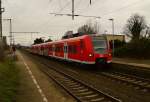 Als RB 33 verlässt der 425 080-9 Rheydt Hbf nach Aachen....21.12.2014