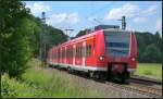 Recht zügig kommt die Rhein Niers Bahn (RB33) in den Gleisbogen bei Rimburg gefahren.