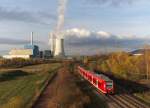 425 137 hat als RB Trier - Homburg gerade das Kraftwerk Ensdorf passiert.