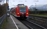 Die Rhein Niers Bahn (RB33) kommt die Kohlscheider-Rampe hoch aus Duisburg-Hbf nach Aachen-Hbf und hält in Kohlscheid und fährt in Richtung