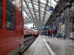 Durch Bauarbeiten an den S-Bahn Gleisen in Köln Hansaring werden die S-Bahnen in die Halle geleitet wodurch dort viel mehr Züge verkehren und solche Bilder ermöglichen.